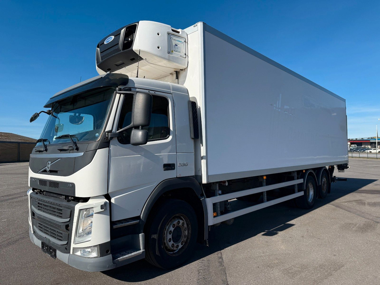 Volvo FM330 6x2*4 Carrier Supra 1250 Mt / 9.3 m Koffer - Рефрижератор: фото 1 Volvo FM330 6x2*4 Carrier Supra 1250 Mt / 9.3 m Koffer - Рефрижератор: фото 1