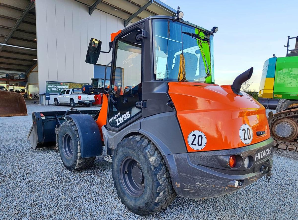 Hitachi ZW95 - Колёсный погрузчик: фото 1 Hitachi ZW95 - Колёсный погрузчик: фото 1