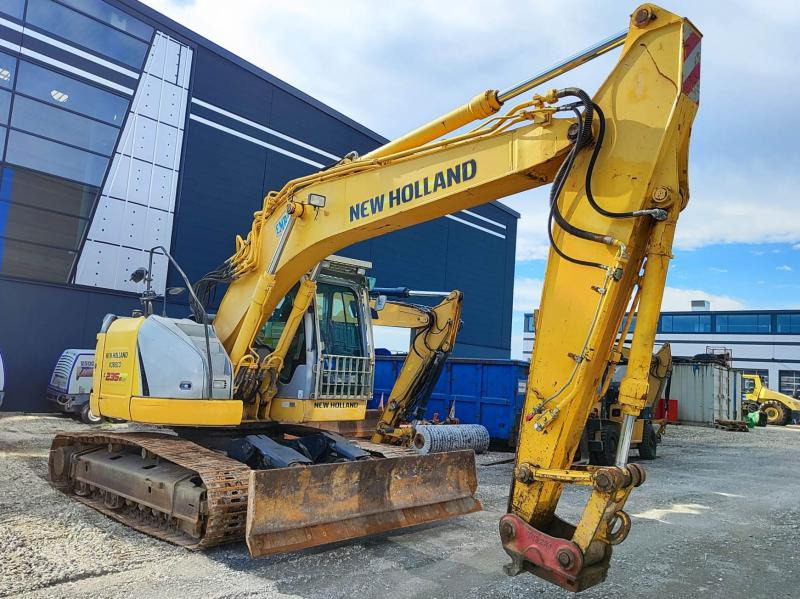 New Holland E235B SR-2 - Гусеничный экскаватор: фото 3 New Holland E235B SR-2 - Гусеничный экскаватор: фото 3