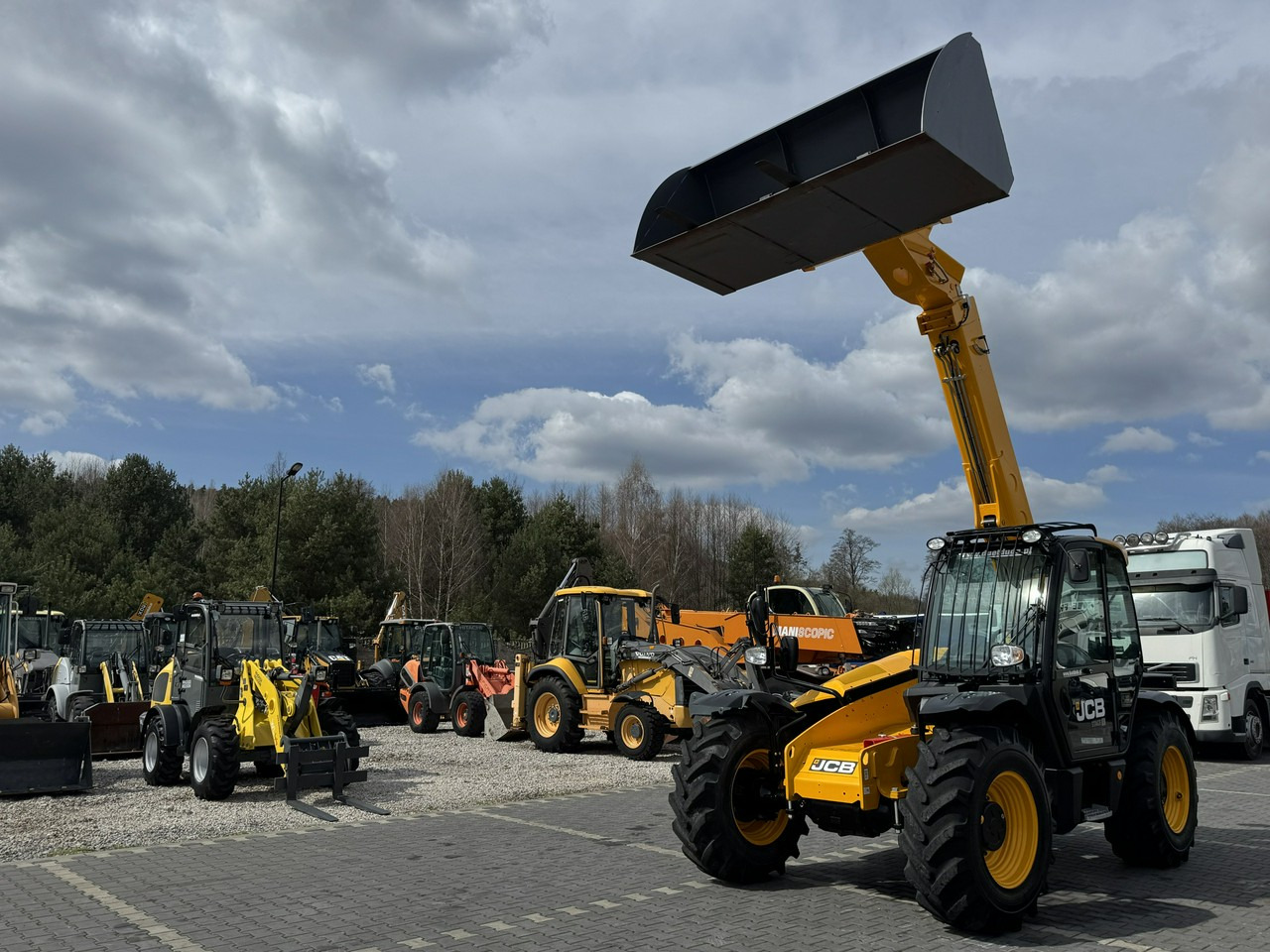 JCB 531-70 Stage V Klimatyzacja Sterowanie Joystick na GWARANCJI !!! - Телескопический погрузчик: фото 2 JCB 531-70 Stage V Klimatyzacja Sterowanie Joystick na GWARANCJI !!! - Телескопический погрузчик: фото 2