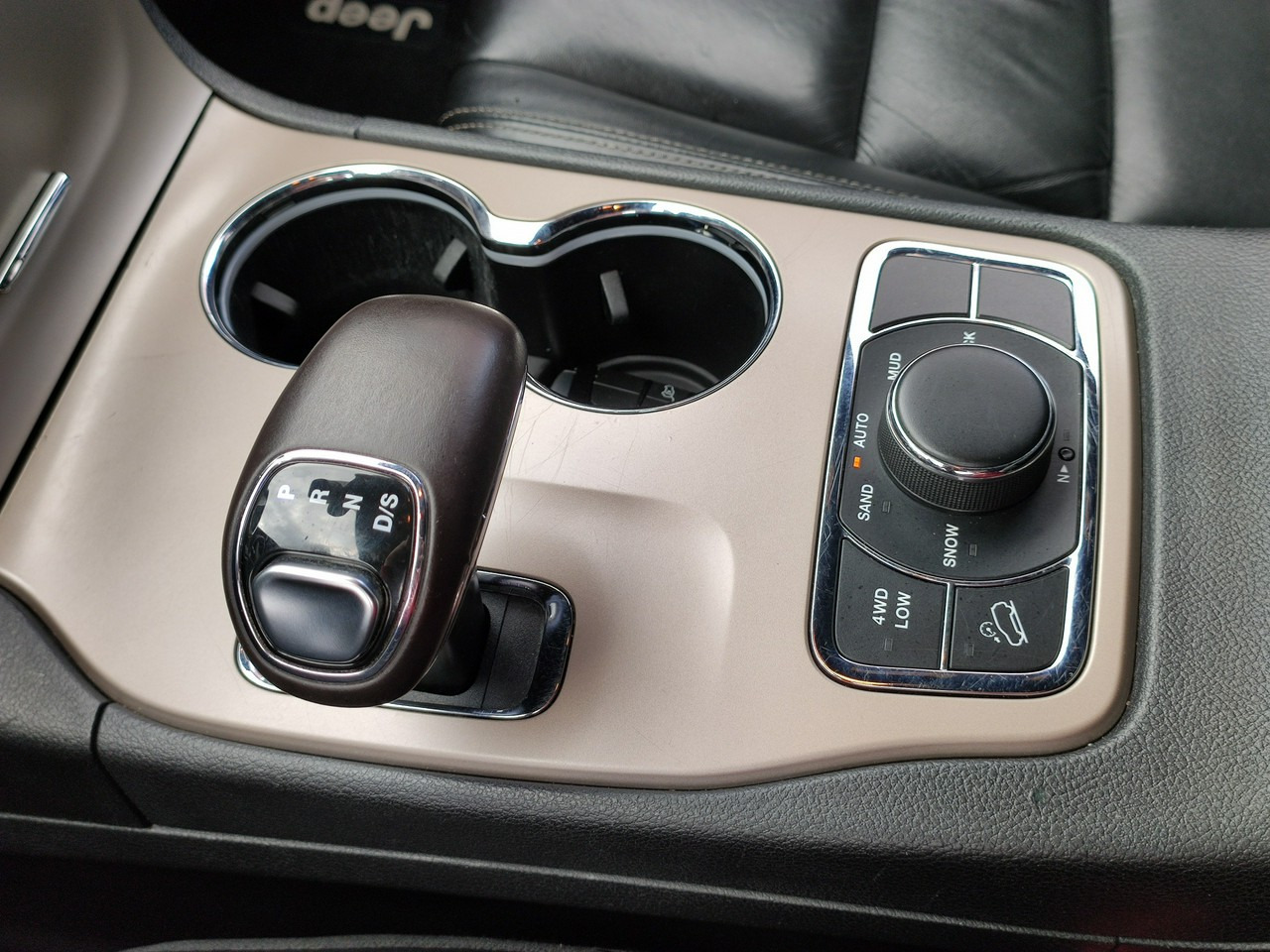 Внедорожник Jeep Grand Cherokee: фото 36