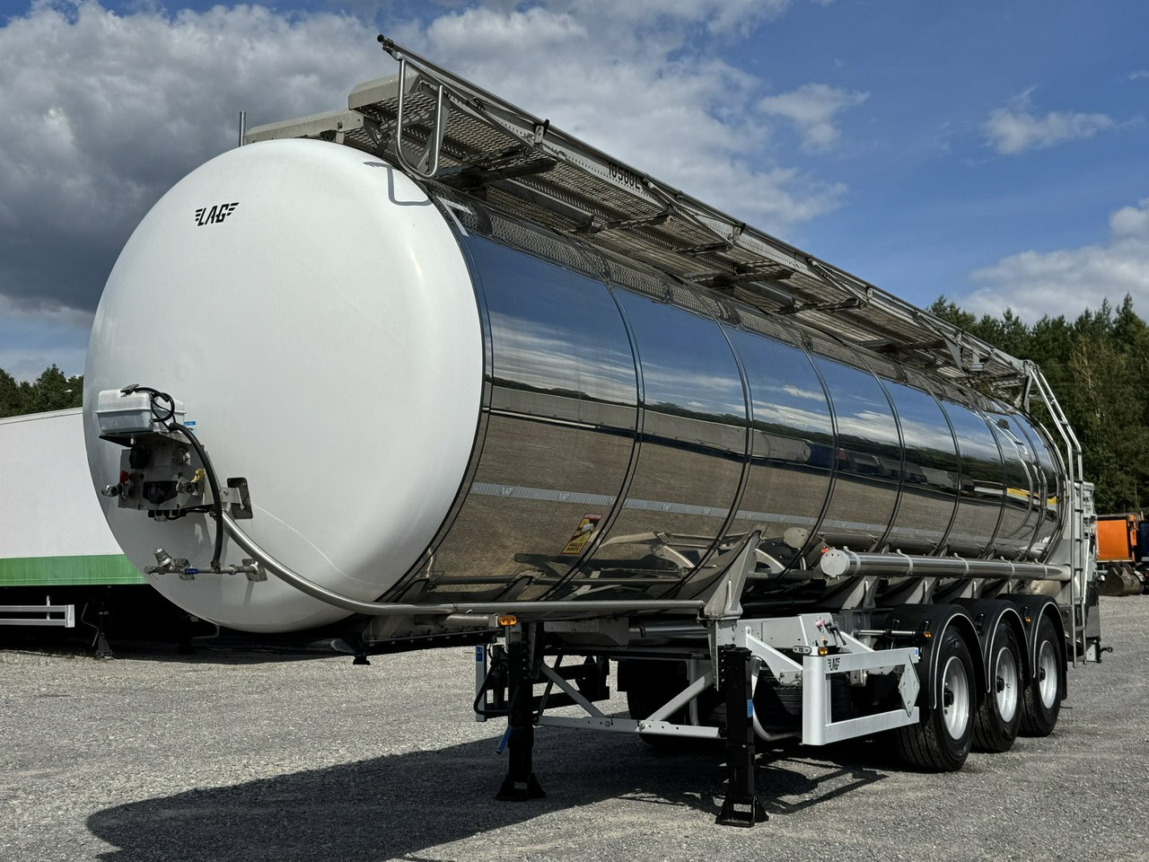 Lag Spożywcza Magyar Izolowana Webasto Pompa Elektryczna do Zrzutu - Полуприцеп-цистерна: фото 2 Lag Spożywcza Magyar Izolowana Webasto Pompa Elektryczna do Zrzutu - Полуприцеп-цистерна: фото 2