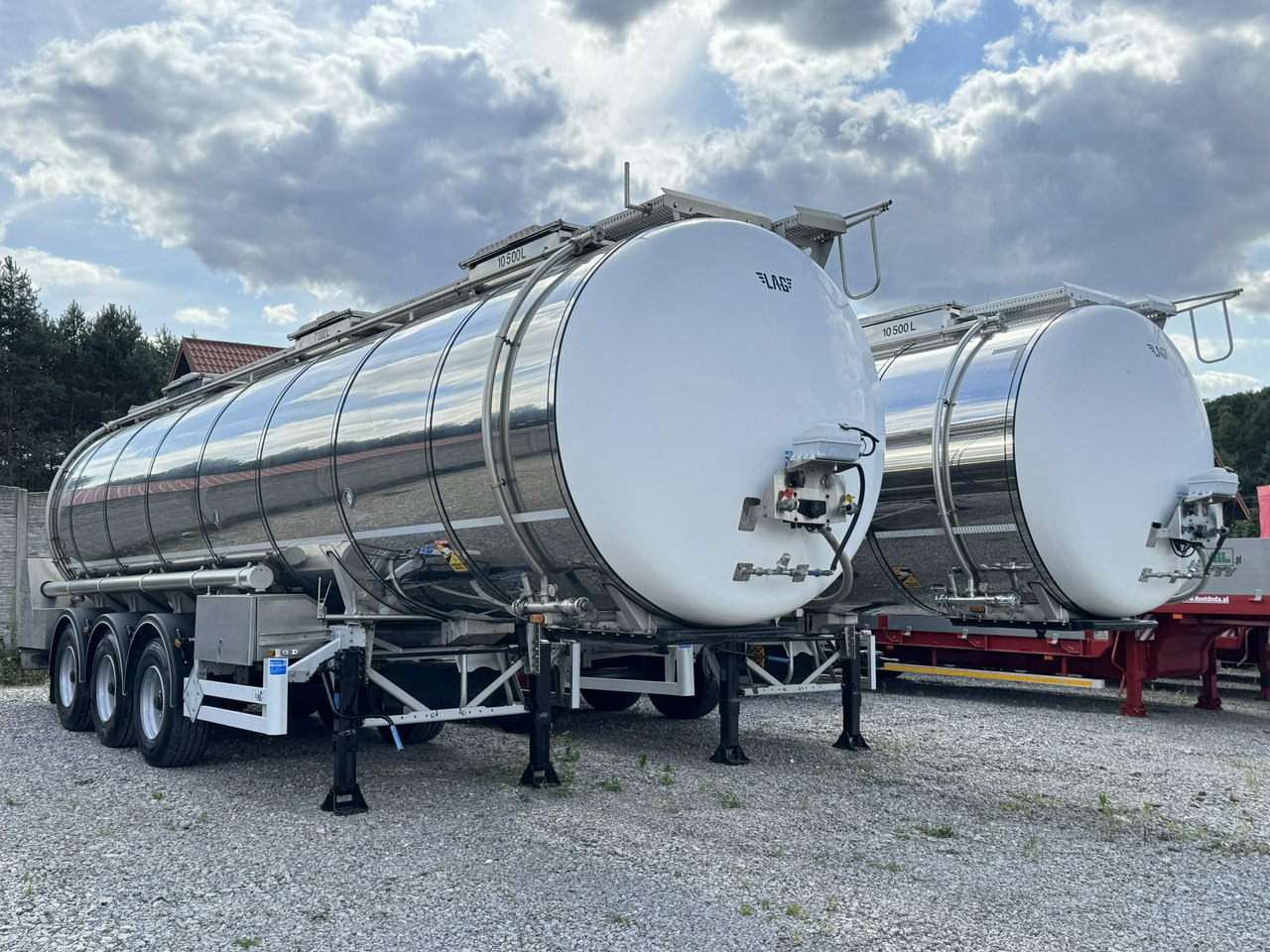 Lag Spożywcza Magyar Izolowana Webasto Pompa Elektryczna do Zrzutu - Полуприцеп-цистерна: фото 1 Lag Spożywcza Magyar Izolowana Webasto Pompa Elektryczna do Zrzutu - Полуприцеп-цистерна: фото 1