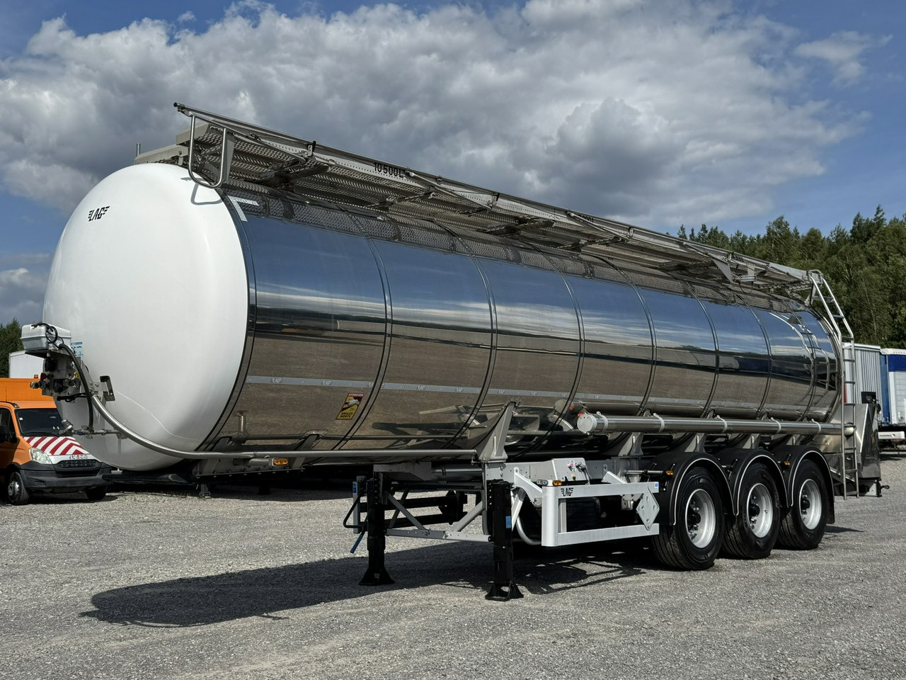 Lag Spożywcza Magyar Izolowana Webasto Pompa Elektryczna do Zrzutu - Полуприцеп-цистерна: фото 4 Lag Spożywcza Magyar Izolowana Webasto Pompa Elektryczna do Zrzutu - Полуприцеп-цистерна: фото 4