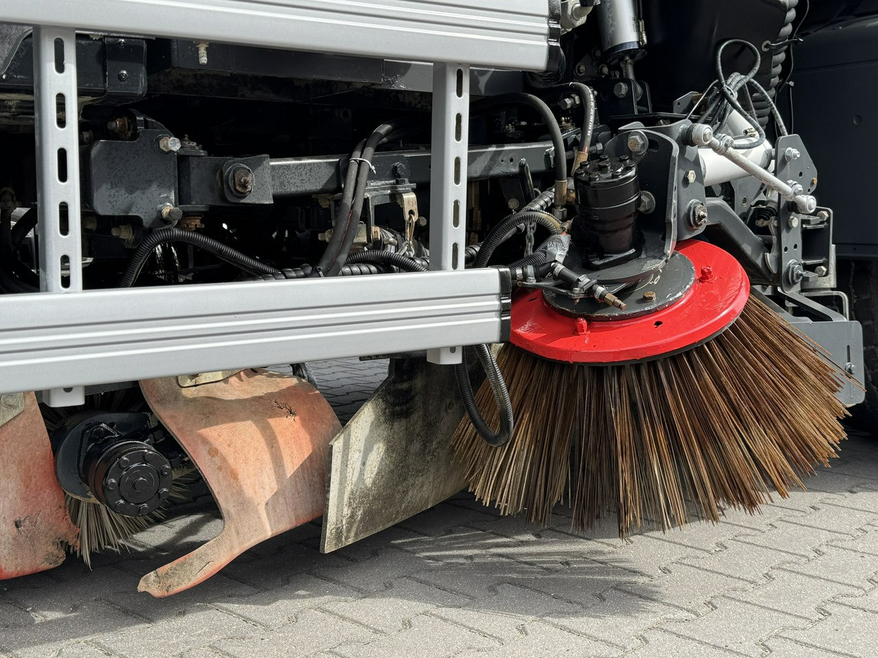 Подметально-уборочная машина MAN TGS 18.320 E5 BUCHER OPTIFANT 8000 Zamiatarka Uliczna Euro 6: фото 18 Подметально-уборочная машина MAN TGS 18.320 E5 BUCHER OPTIFANT 8000 Zamiatarka Uliczna Euro 6: фото 18