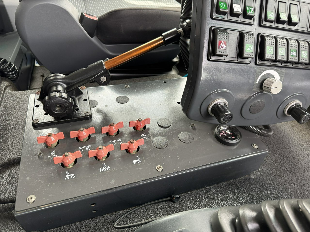 Подметально-уборочная машина MAN TGS 18.320 E5 BUCHER OPTIFANT 8000 Zamiatarka Uliczna Euro 6: фото 41 Подметально-уборочная машина MAN TGS 18.320 E5 BUCHER OPTIFANT 8000 Zamiatarka Uliczna Euro 6: фото 41