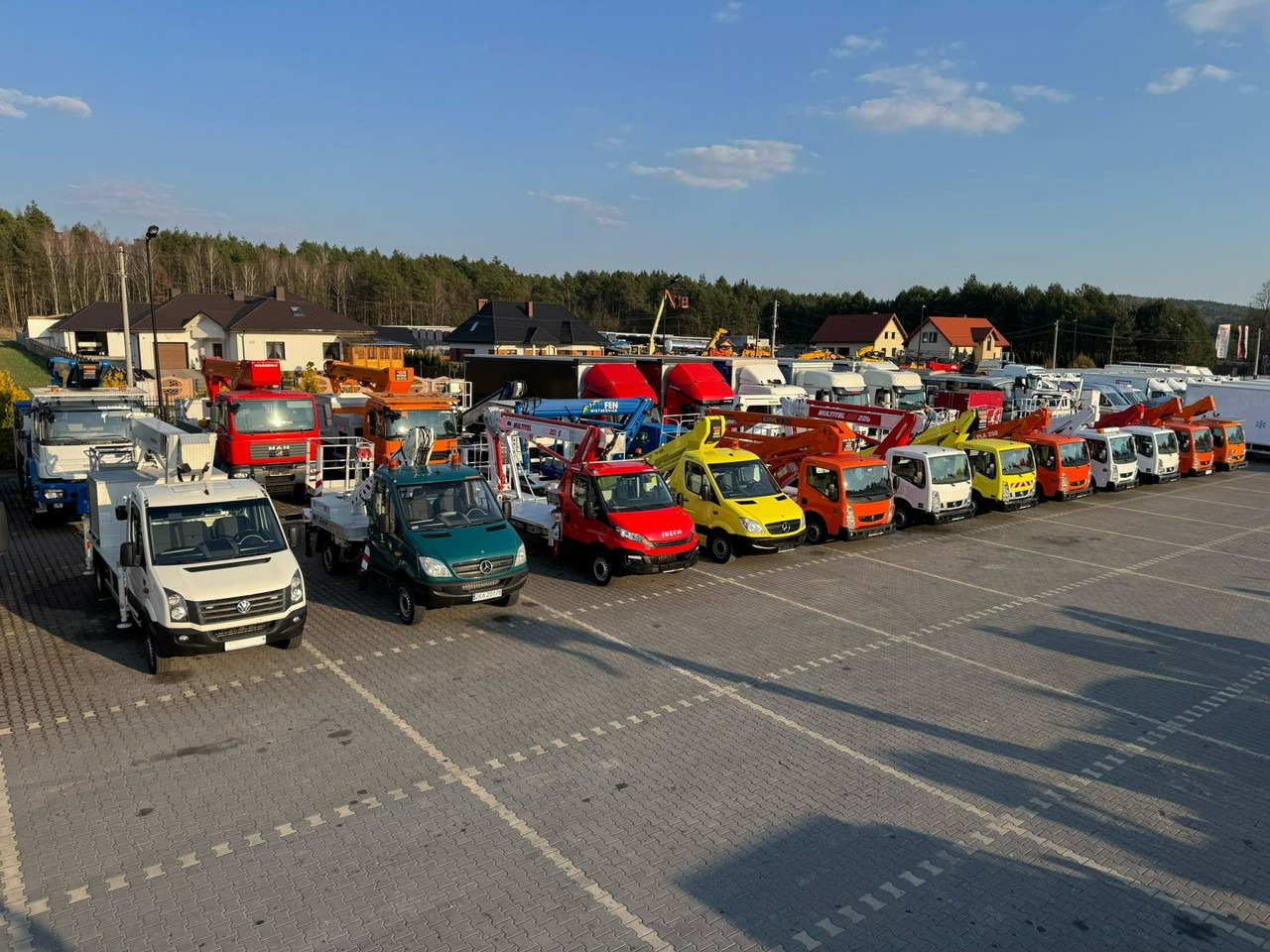 Nissan Cabstar - Грузовик с подъемником: фото 4 Nissan Cabstar - Грузовик с подъемником: фото 4