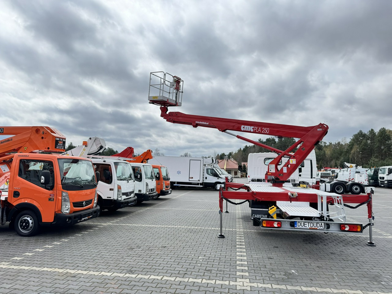 Грузовик с подъемником Nissan Cabstar: фото 26