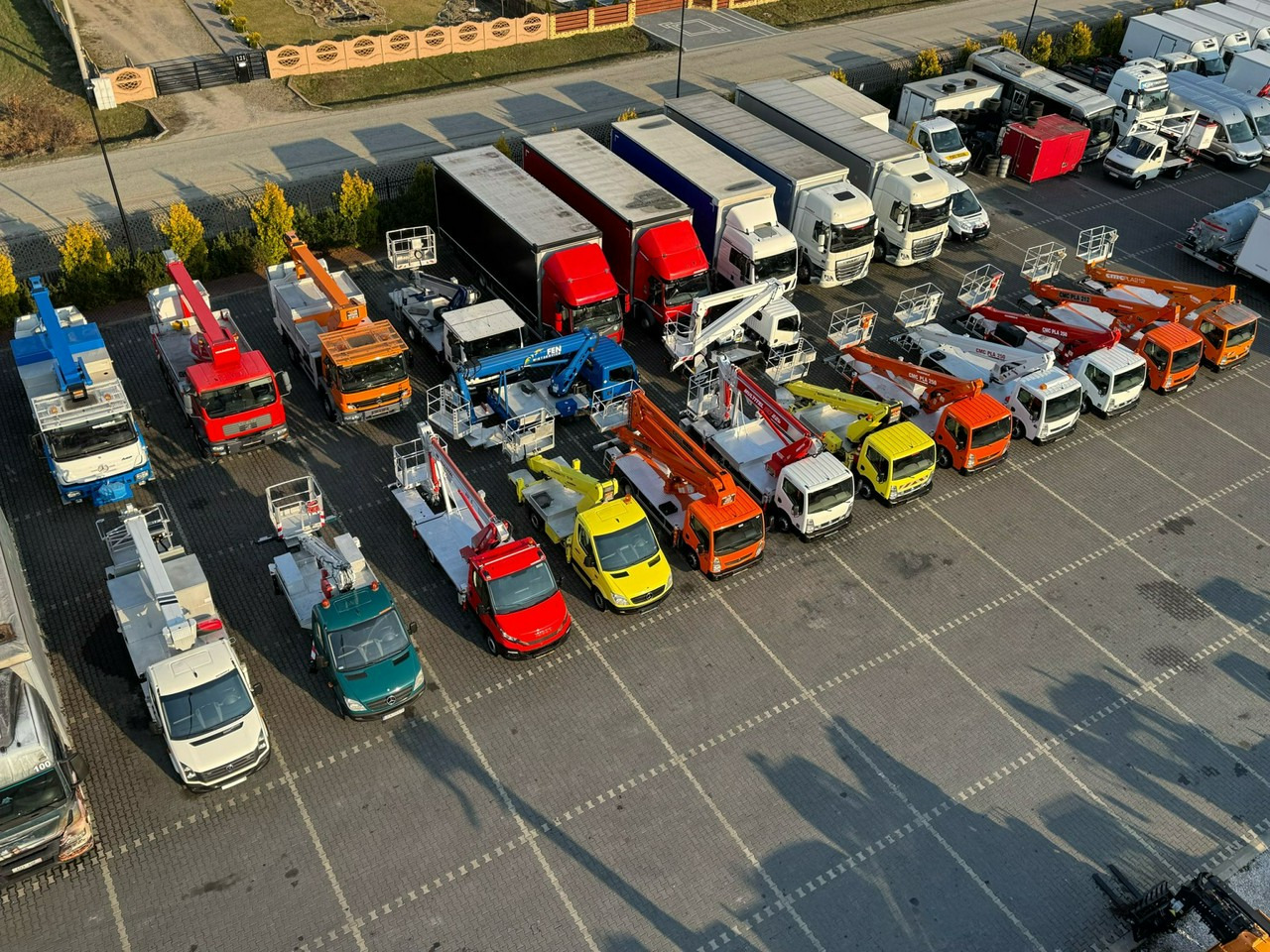 Nissan Cabstar - Грузовик с подъемником: фото 5 Nissan Cabstar - Грузовик с подъемником: фото 5