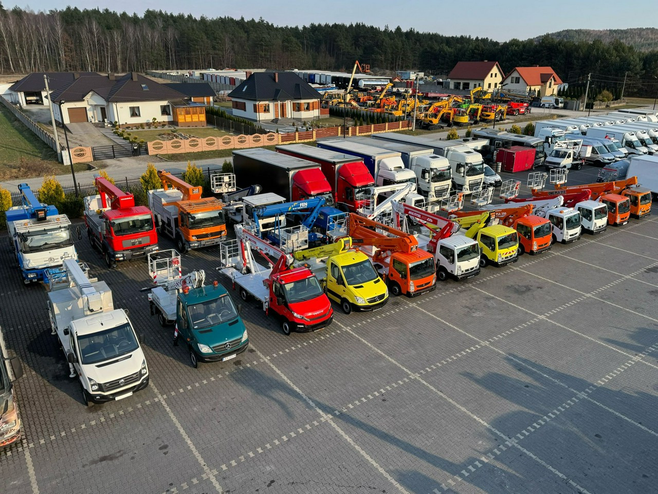 Nissan Cabstar - Грузовик с подъемником: фото 3 Nissan Cabstar - Грузовик с подъемником: фото 3