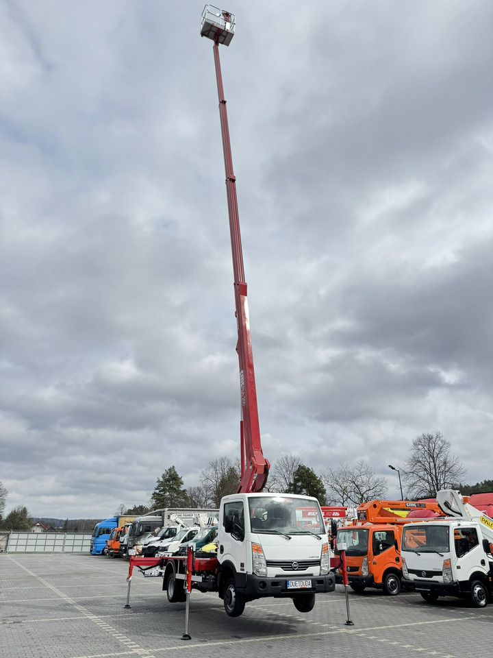 Nissan Cabstar - Грузовик с подъемником: фото 2 Nissan Cabstar - Грузовик с подъемником: фото 2