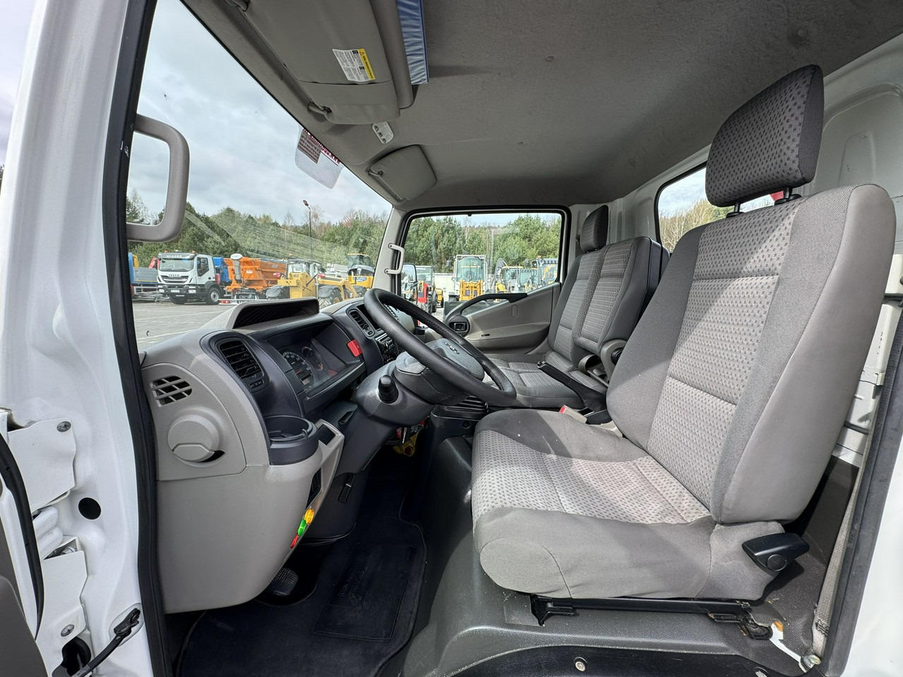 Грузовик с подъемником Nissan Cabstar: фото 27