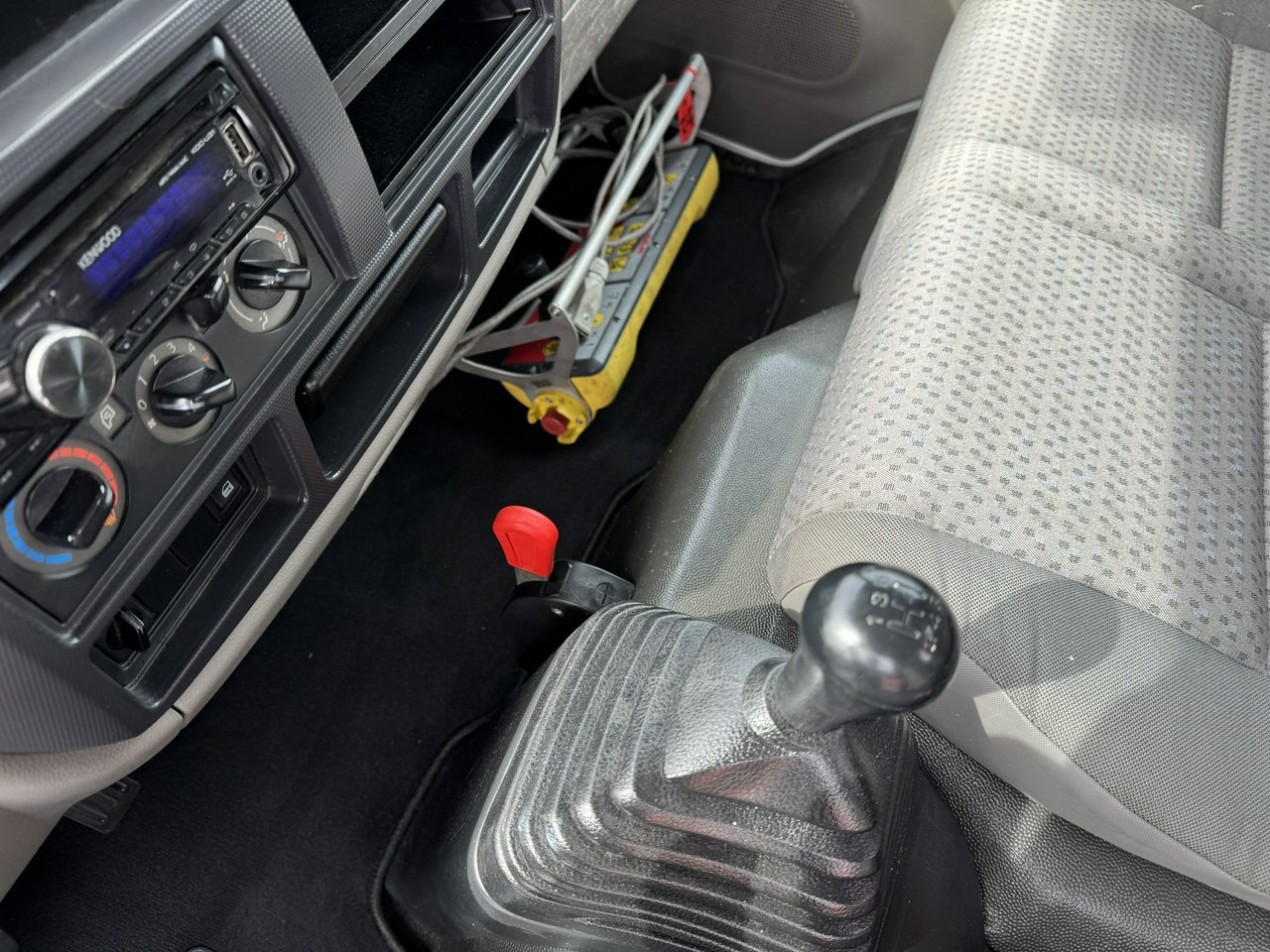 Грузовик с подъемником Nissan Cabstar: фото 31