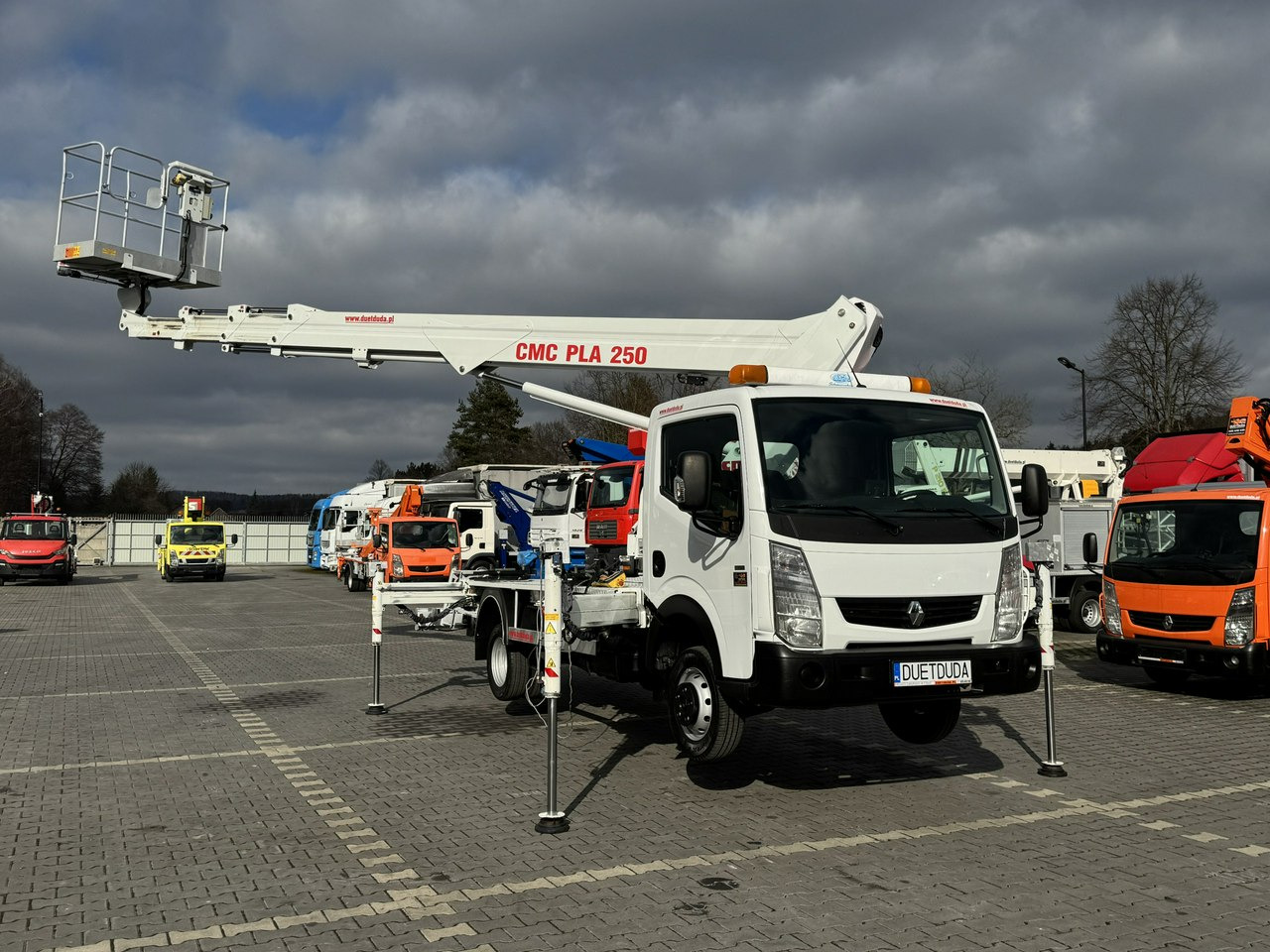 Renault Maxity - Грузовик с подъемником: фото 2 Renault Maxity - Грузовик с подъемником: фото 2