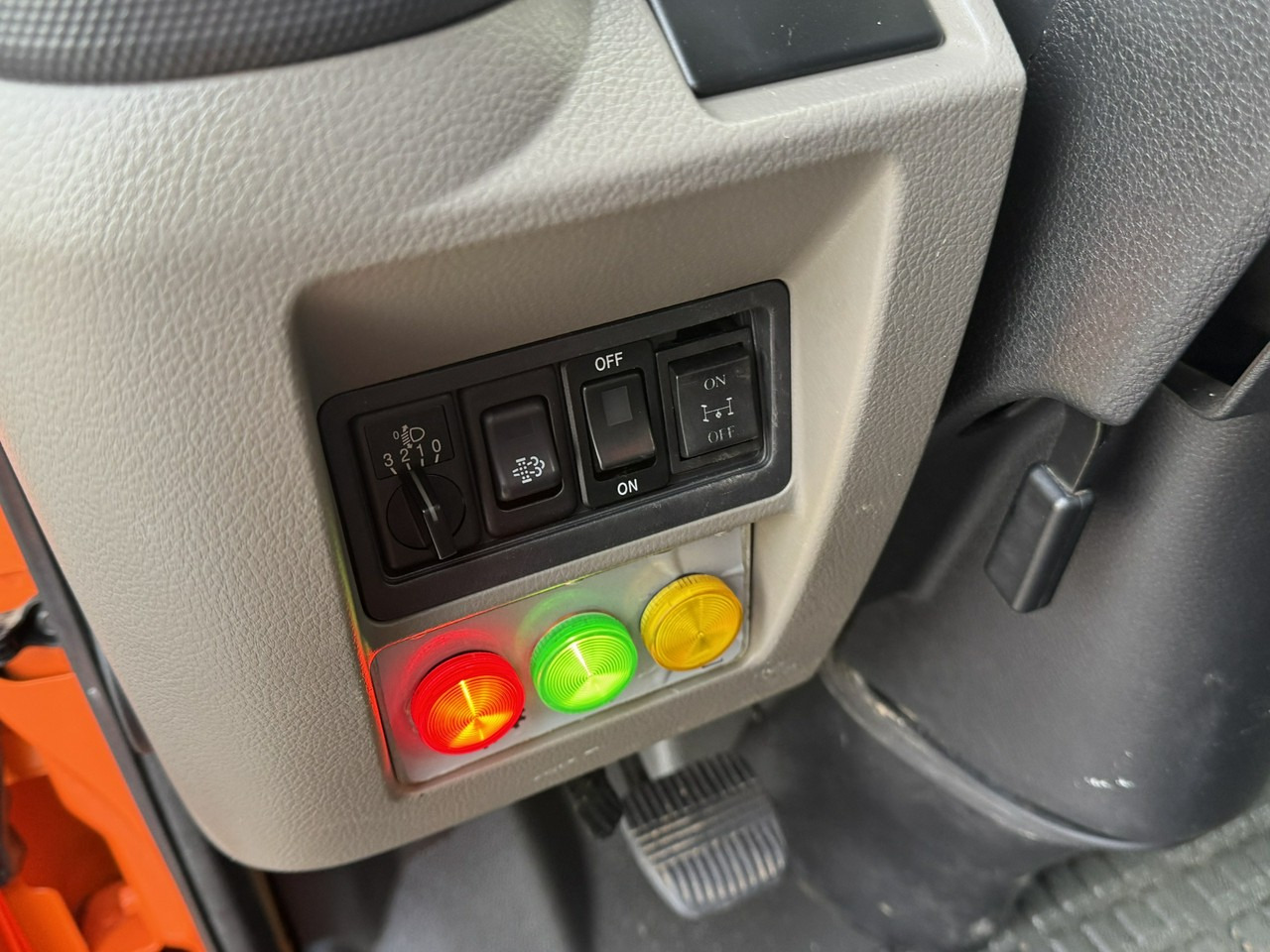 Грузовик с подъемником Renault Maxity: фото 24