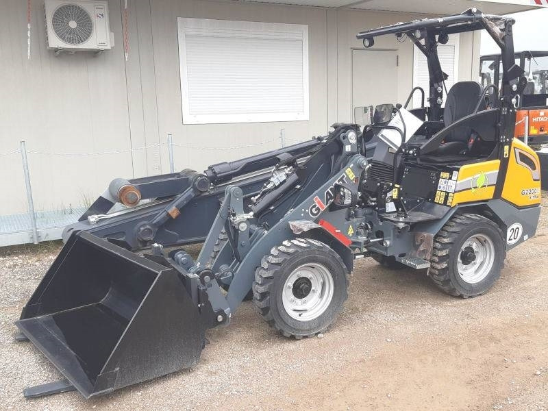 Giant G 2200 E X-Tra Elektro - Мини-погрузчик с бортовым поворотом: фото 2 Giant G 2200 E X-Tra Elektro - Мини-погрузчик с бортовым поворотом: фото 2