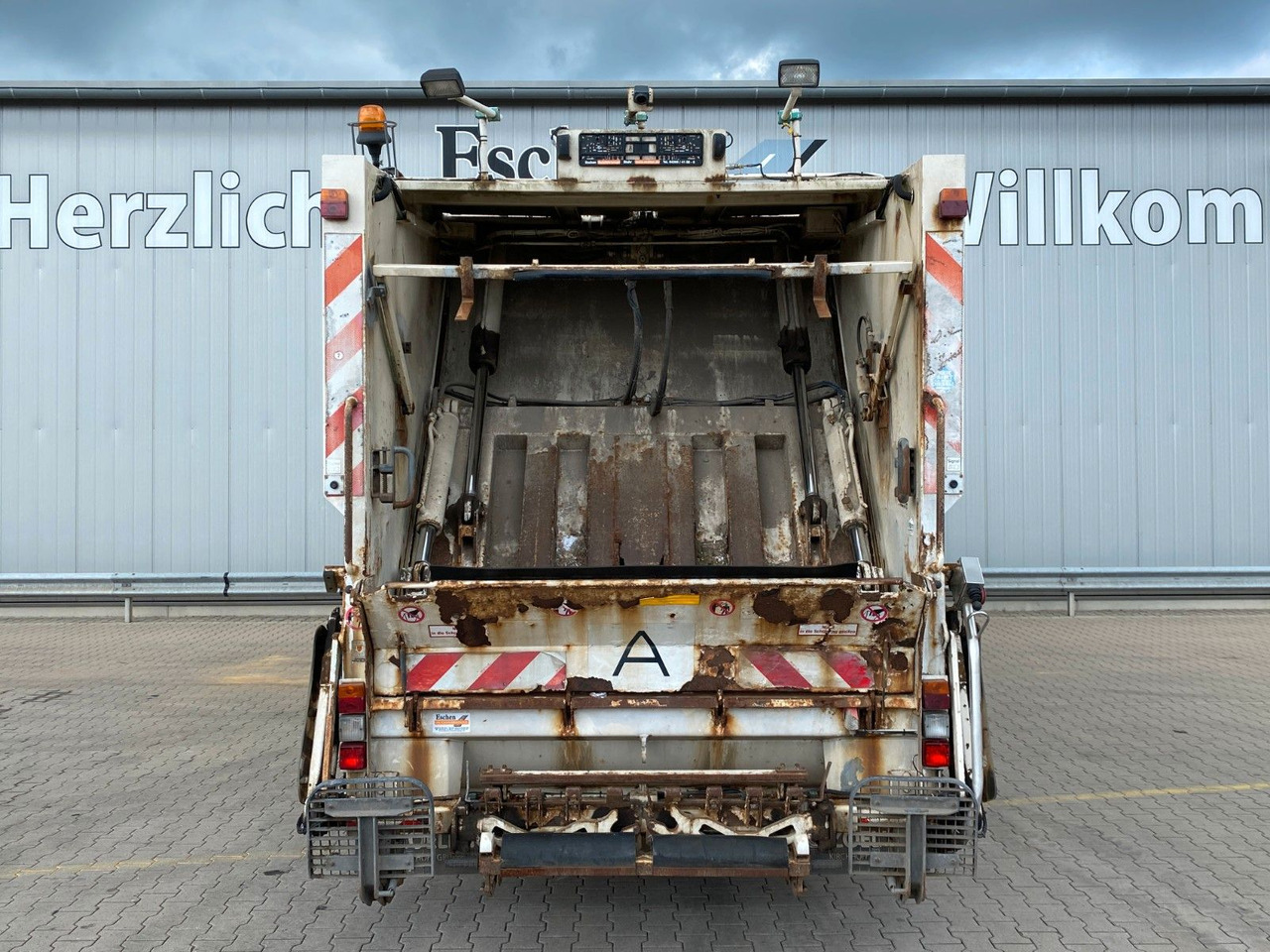 MAN TGS 26.320 6x2-4 | Zöller Medium X2EC24*3x Sitze - Мусоровоз: фото 4 MAN TGS 26.320 6x2-4 | Zöller Medium X2EC24*3x Sitze - Мусоровоз: фото 4