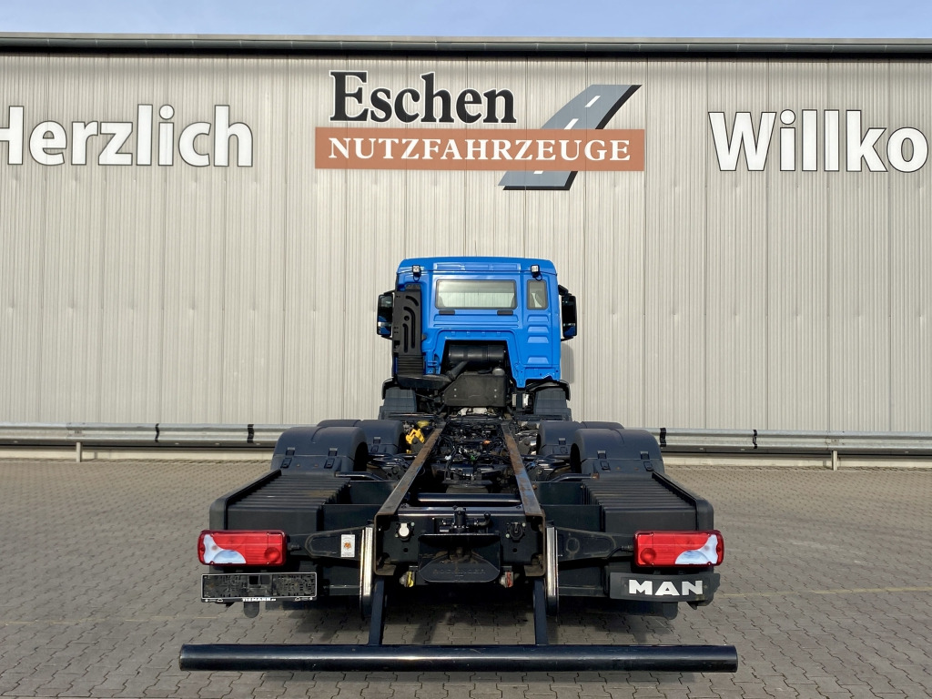 MAN TGS 26.420 6x2-4 LL - Грузовик-шасси: фото 4 MAN TGS 26.420 6x2-4 LL - Грузовик-шасси: фото 4