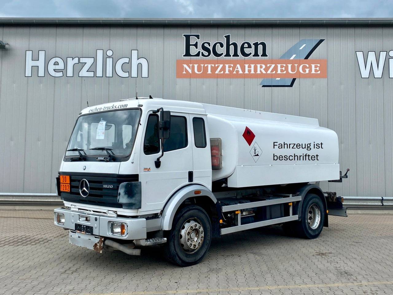 Mercedes-Benz 1820 SK | Speier A3*2x Kammern*13.700ltr*Navi - Грузовик-цистерна: фото 1 Mercedes-Benz 1820 SK | Speier A3*2x Kammern*13.700ltr*Navi - Грузовик-цистерна: фото 1