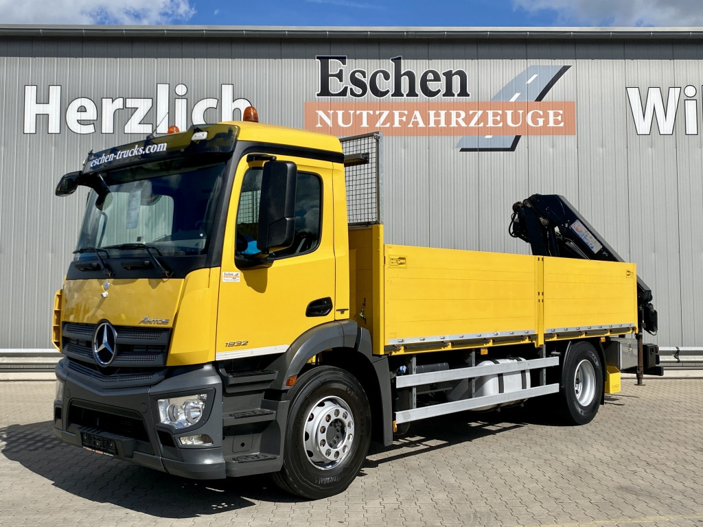 Mercedes-Benz 1832 L Antos / HMF-Faltkran - Грузовик бортовой/ Платформа, Автоманипулятор: фото 1 Mercedes-Benz 1832 L Antos / HMF-Faltkran - Грузовик бортовой/ Платформа, Автоманипулятор: фото 1