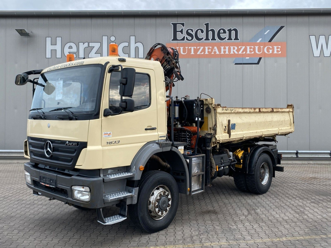 Mercedes-Benz 1833 4x4 Axor | Atlas 105.2-A2*Funk*AHK*3 Sitze - Самосвал, Автоманипулятор: фото 2 Mercedes-Benz 1833 4x4 Axor | Atlas 105.2-A2*Funk*AHK*3 Sitze - Самосвал, Автоманипулятор: фото 2