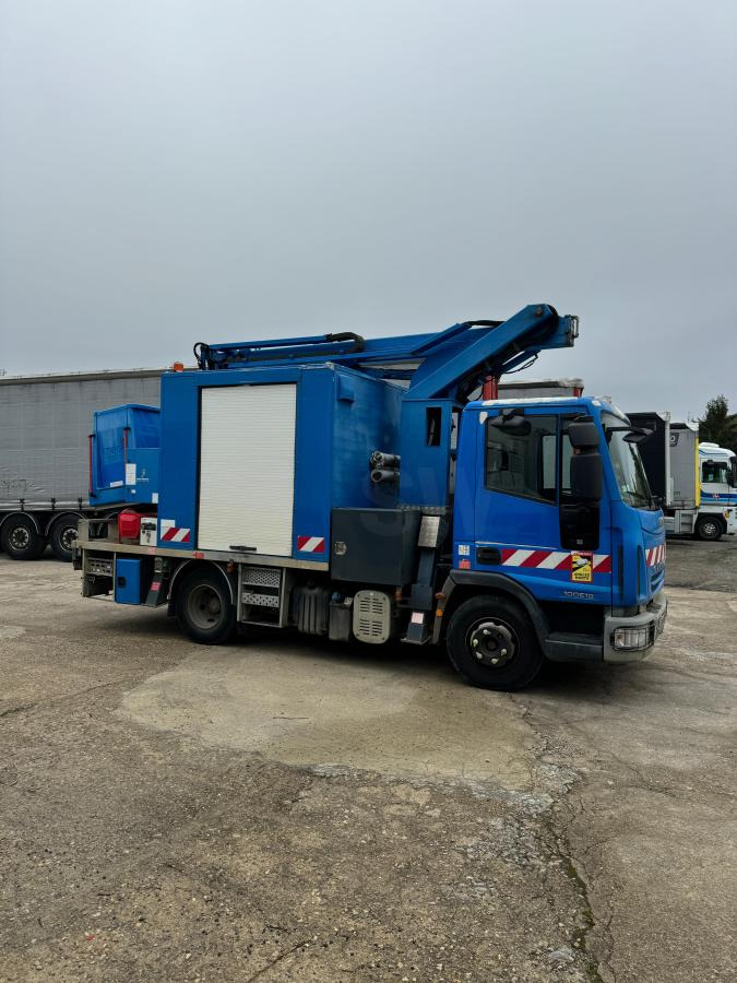 Iveco Eurocargo 100E19 - Грузовик с подъемником: фото 4 Iveco Eurocargo 100E19 - Грузовик с подъемником: фото 4