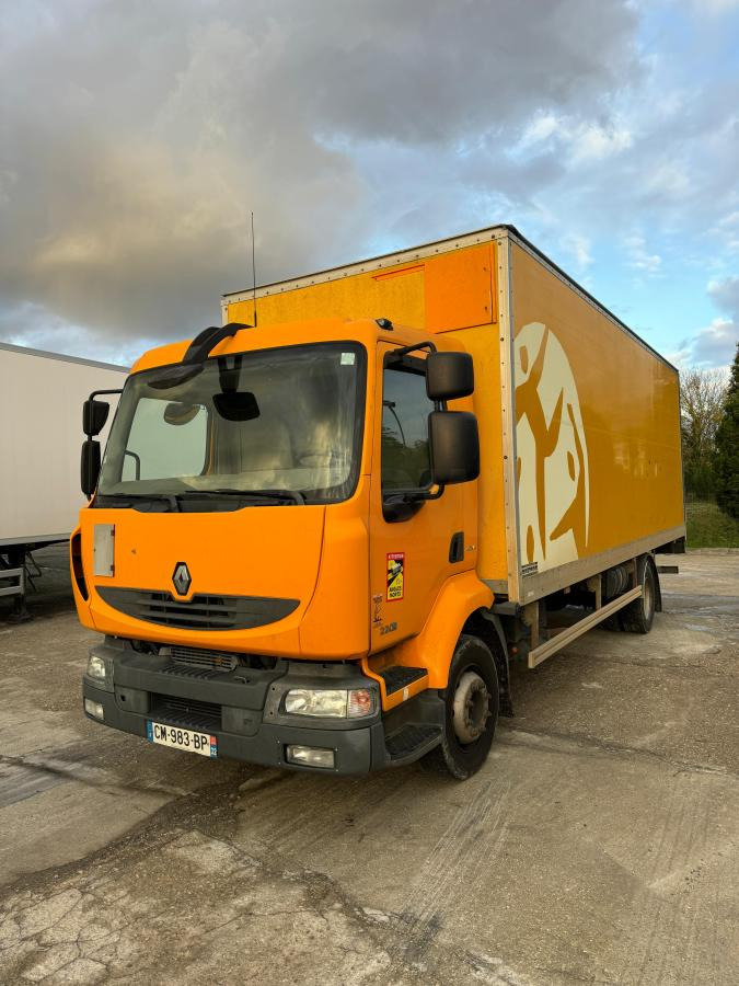 Renault Midlum 220 - Грузовик с закрытым кузовом: фото 2 Renault Midlum 220 - Грузовик с закрытым кузовом: фото 2