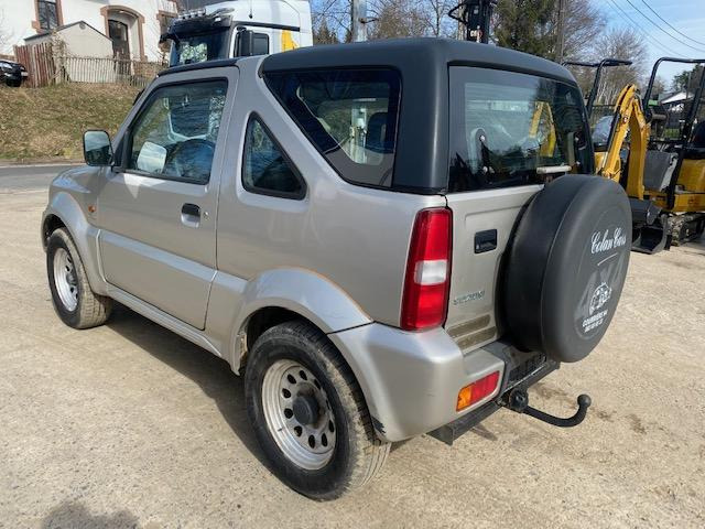 Suzuki Jimny - Легковой автомобиль: фото 4 Suzuki Jimny - Легковой автомобиль: фото 4