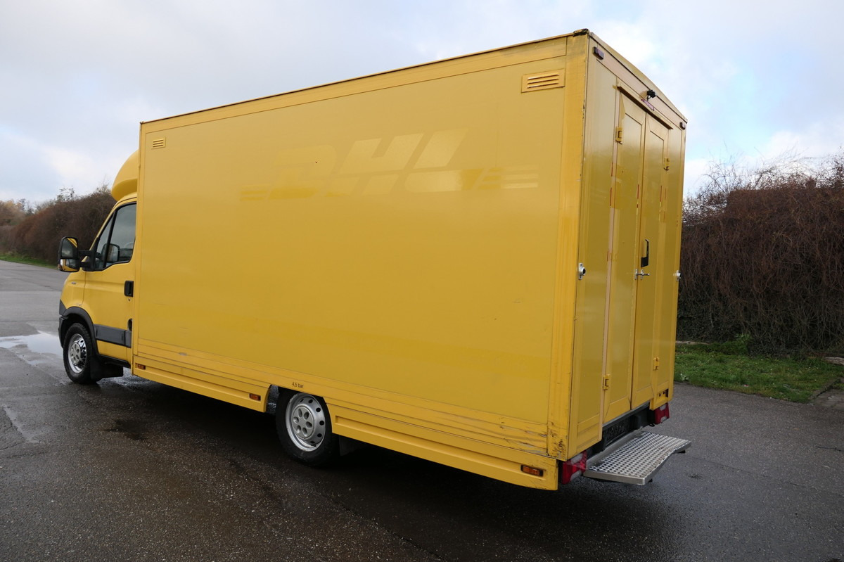 IVECO Daily 35 S11 C30C KURZ AUTOMATIK KAMERA Regale L - Фургон с закрытым кузовом: фото 4 IVECO Daily 35 S11 C30C KURZ AUTOMATIK KAMERA Regale L - Фургон с закрытым кузовом: фото 4