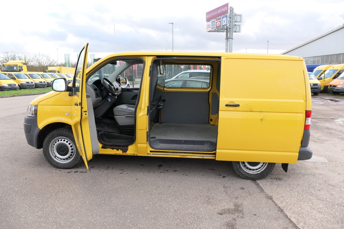 Фото интерьера 2: Легковой фургон VW T5 Transporter 2.0 TDI 2xSCHIEBETÜR PARKTRONIK E