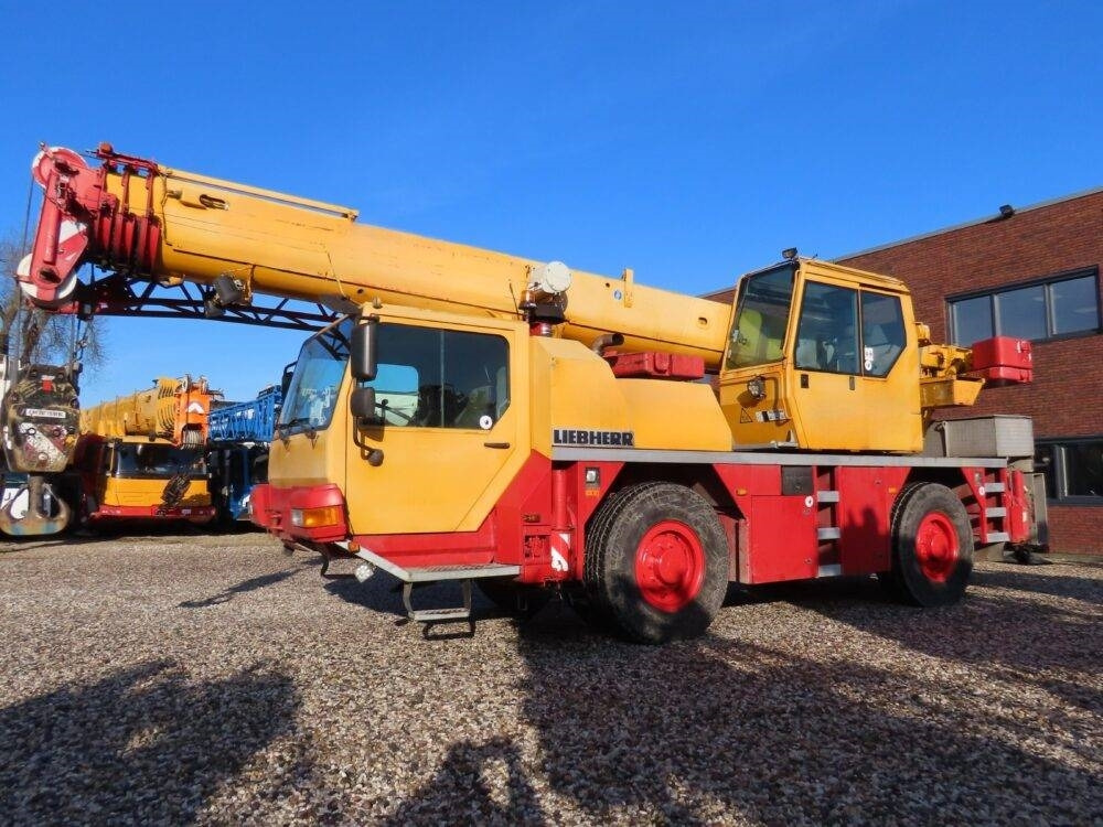Liebherr LTM 1030-2.1 - Вседорожный кран: фото 1 Liebherr LTM 1030-2.1 - Вседорожный кран: фото 1