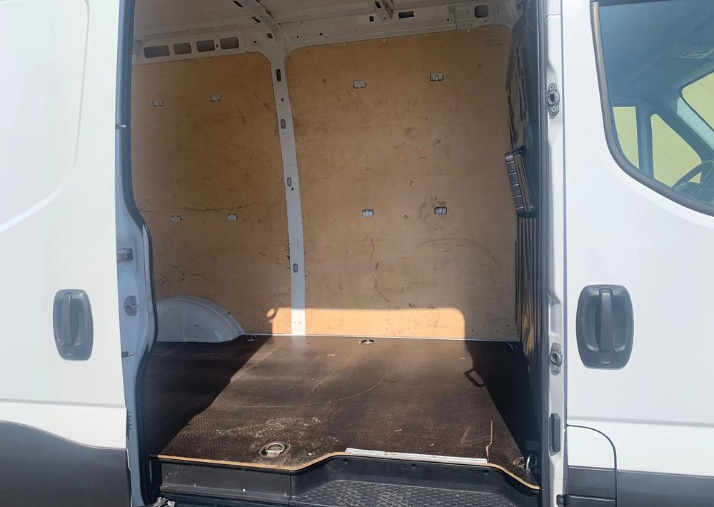 Цельнометаллический фургон Iveco DAILY: фото 16 Цельнометаллический фургон Iveco DAILY: фото 16