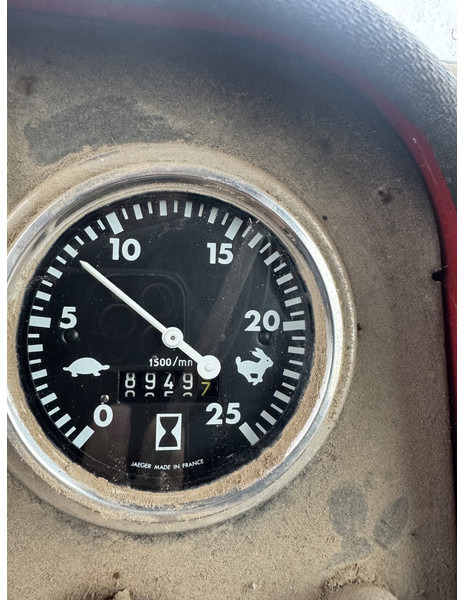 Massey Ferguson 590 - Трактор: фото 5 Massey Ferguson 590 - Трактор: фото 5