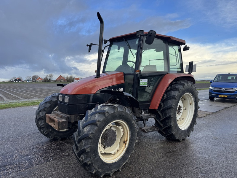 New Holland L95 - Трактор: фото 1 New Holland L95 - Трактор: фото 1