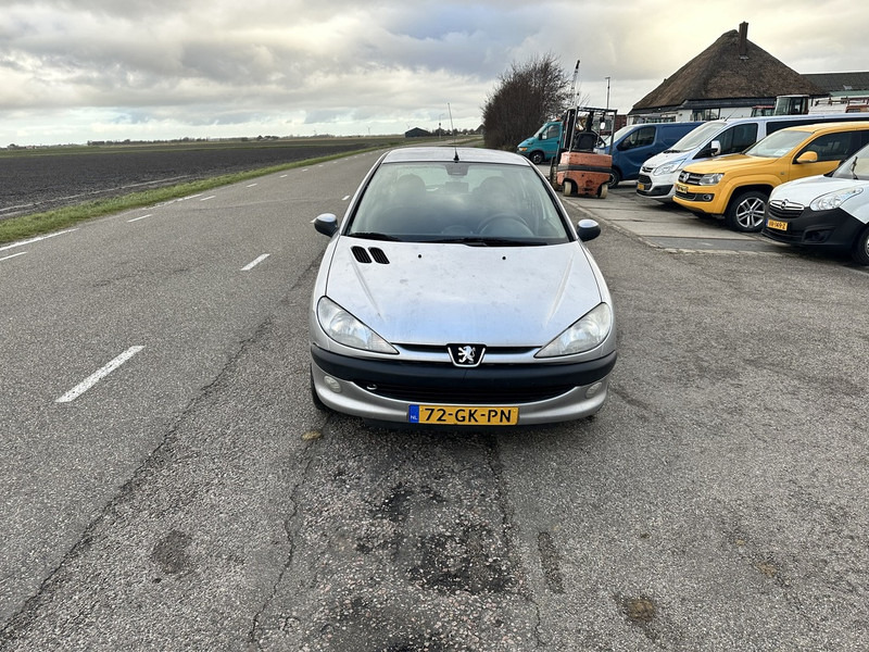 Peugeot 206 - Легковой автомобиль: фото 2 Peugeot 206 - Легковой автомобиль: фото 2