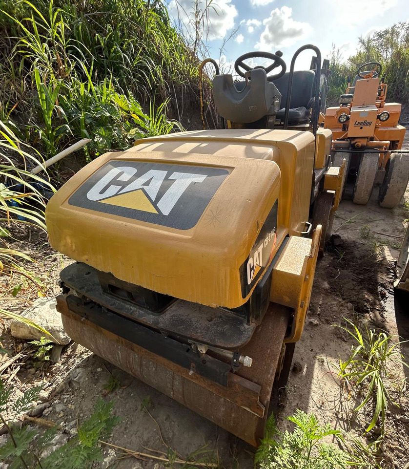 Caterpillar CB-214E - Каток: фото 5 Caterpillar CB-214E - Каток: фото 5