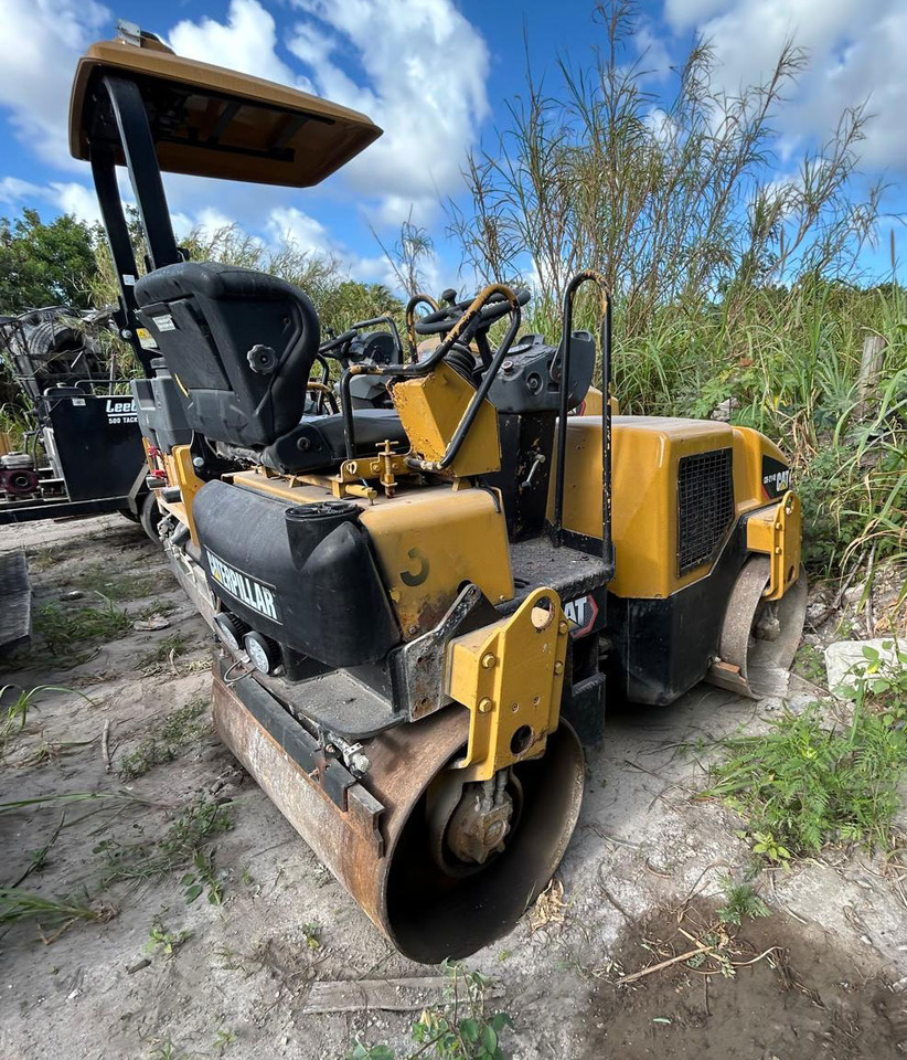 Caterpillar CB-214E - Каток: фото 3 Caterpillar CB-214E - Каток: фото 3