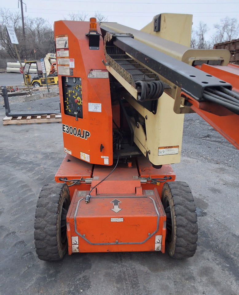 JLG E300AJP - Телескопический фронтальный погрузчик: фото 4 JLG E300AJP - Телескопический фронтальный погрузчик: фото 4