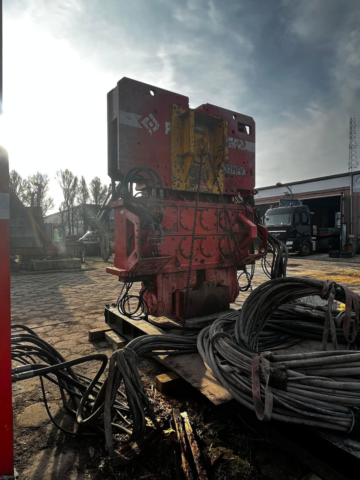 PTC 32HFV - Сваебойная установка: фото 3 PTC 32HFV - Сваебойная установка: фото 3