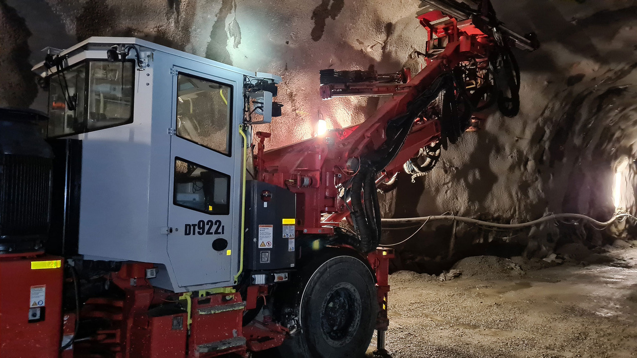 Sandvik DT922I - Горнодобывающая техника: фото 3 Sandvik DT922I - Горнодобывающая техника: фото 3