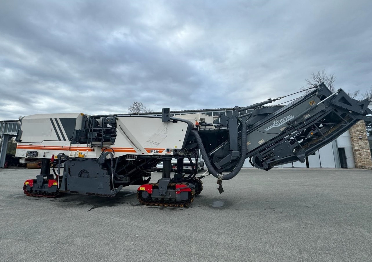 Wirtgen W 220 - Дорожная фреза: фото 1 Wirtgen W 220 - Дорожная фреза: фото 1