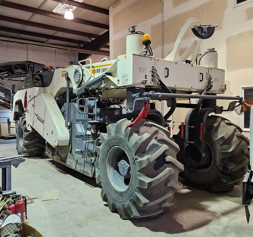 Wirtgen WR 2400 - Стабилизатор грунта: фото 1 Wirtgen WR 2400 - Стабилизатор грунта: фото 1