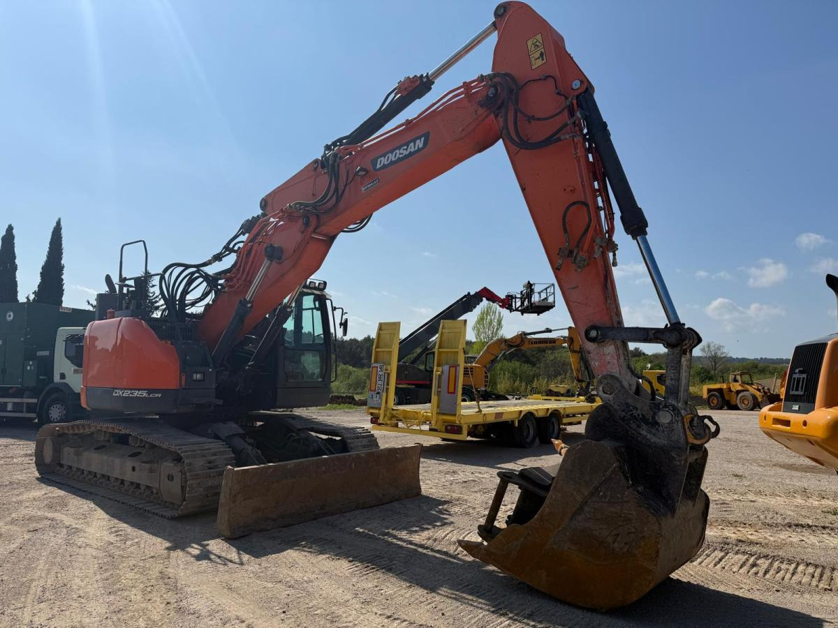 Doosan DX235LCR - Гусеничный экскаватор: фото 2 Doosan DX235LCR - Гусеничный экскаватор: фото 2
