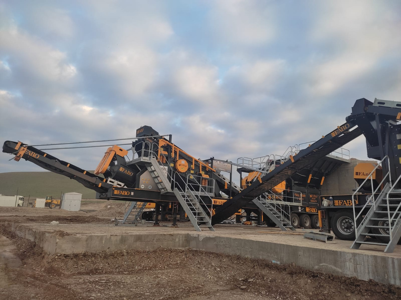 Новый Мобильная дробилка FABO Mobile crusher: фото 15