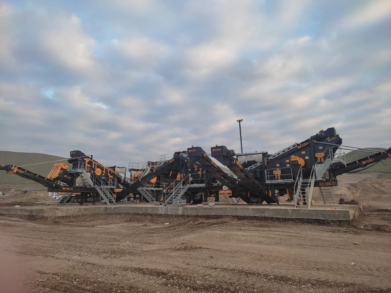 Новый Мобильная дробилка FABO Mobile crusher: фото 12