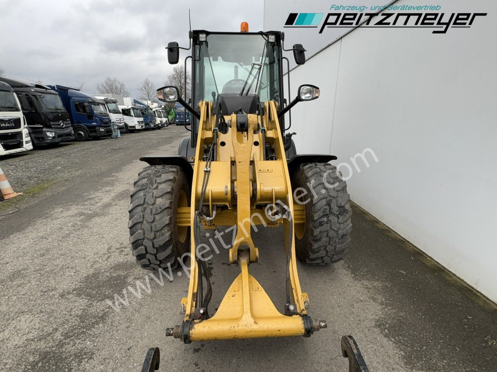 CAT Radlader 908 M Palettengabel +4in1 Schaufel 20 km/h - Колёсный погрузчик: фото 5 CAT Radlader 908 M Palettengabel +4in1 Schaufel 20 km/h - Колёсный погрузчик: фото 5