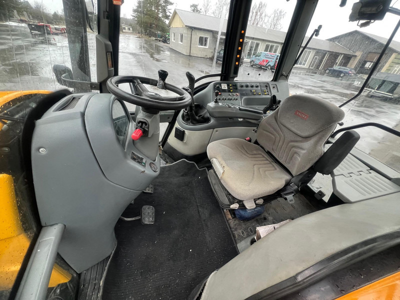 Трактор Valtra M150-4: фото 9