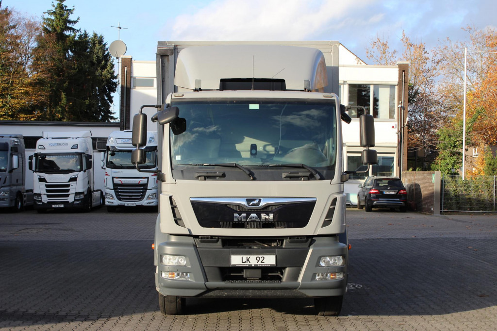 Тентованный грузовик MAN TGM 18.290 Plane-Koffer 7,5 m Klima 499TKm: фото 8