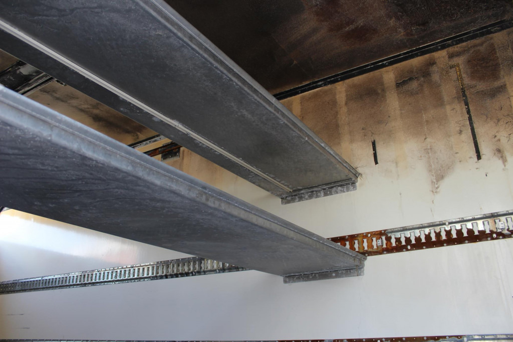 Renault D 7.5 E6 Kühler LBW+Rolltor Strom Klima 53Tkm! - Фургон-рефрижератор: фото 2 Renault D 7.5 E6 Kühler LBW+Rolltor Strom Klima 53Tkm! - Фургон-рефрижератор: фото 2