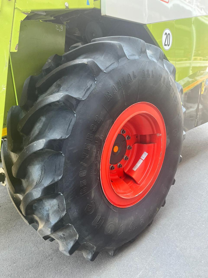CLAAS Lexion verstärkte Felgen mit 650/75 R32 - Зерноуборочный комбайн: фото 3 CLAAS Lexion verstärkte Felgen mit 650/75 R32 - Зерноуборочный комбайн: фото 3